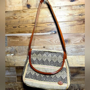 Vintage The Trend Italy straw woven shoulder bag leather  strap beige pink brown